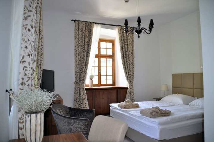 Room 6 of 46