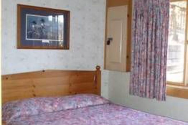 Room 5 of 16