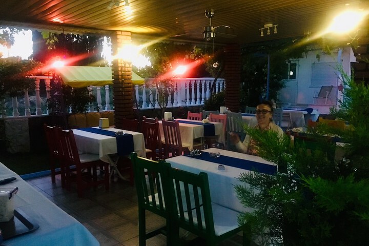 Dining 28 of 49