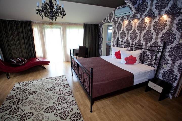Room 4 of 40