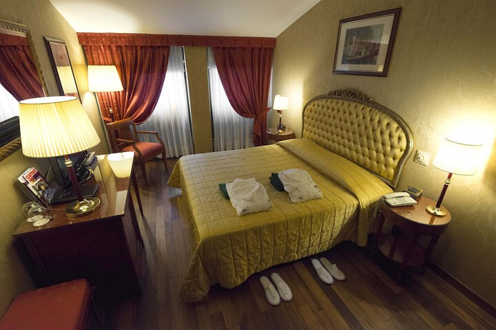 Room 21 of 107
