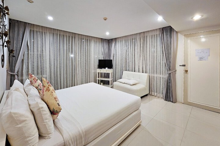 Room 12 of 51
