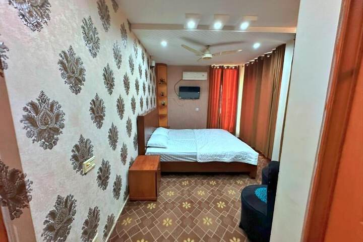 Room 5 of 37