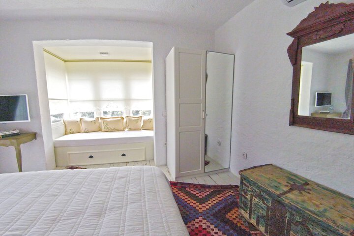 Room 9 of 77