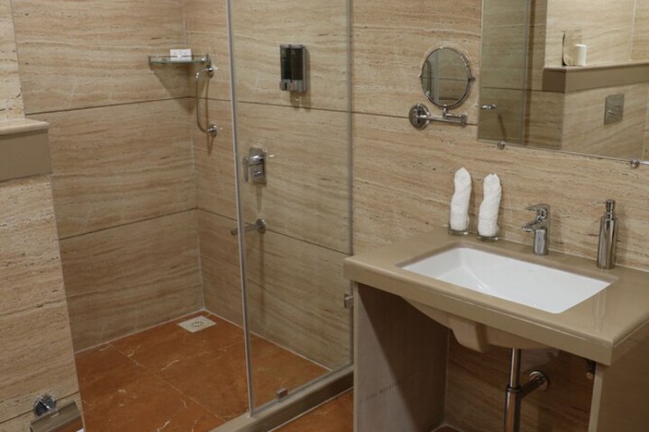 Room 46 of 118