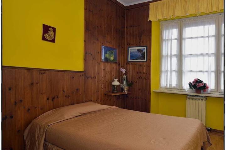 Room 4 of 31