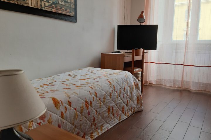 Room 5 of 36
