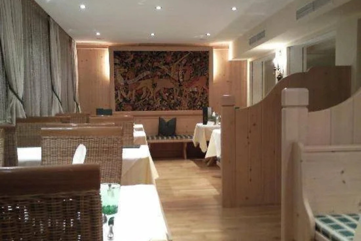 Dining 19 of 27