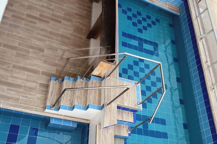 Pool 120 of 125