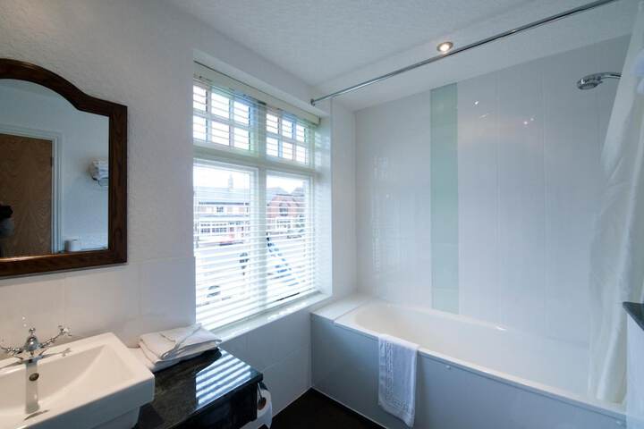 Room 16 of 25