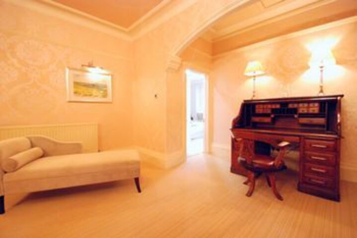 Room 18 of 39