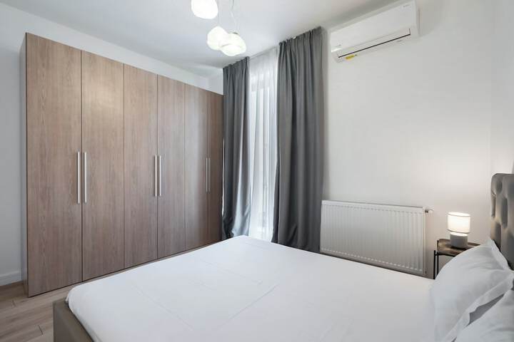 Room 12 of 355
