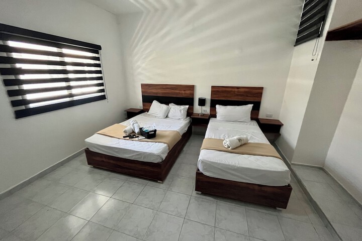 Room 33 of 108