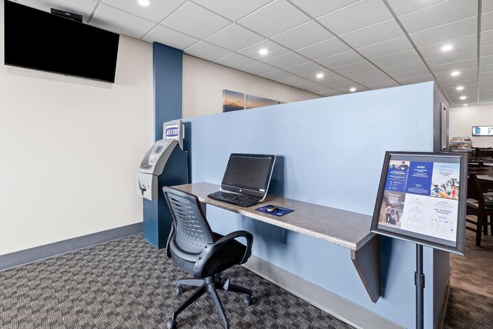 Business Center 43 of 49