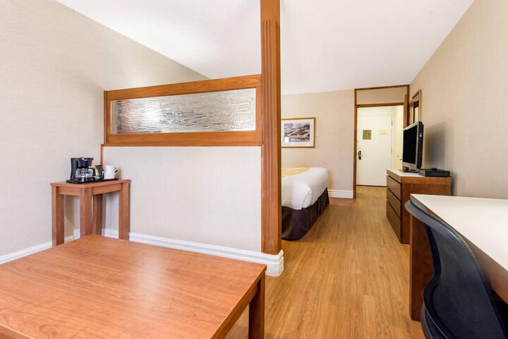 Room 28 of 53