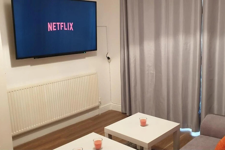 Room 6 of 13