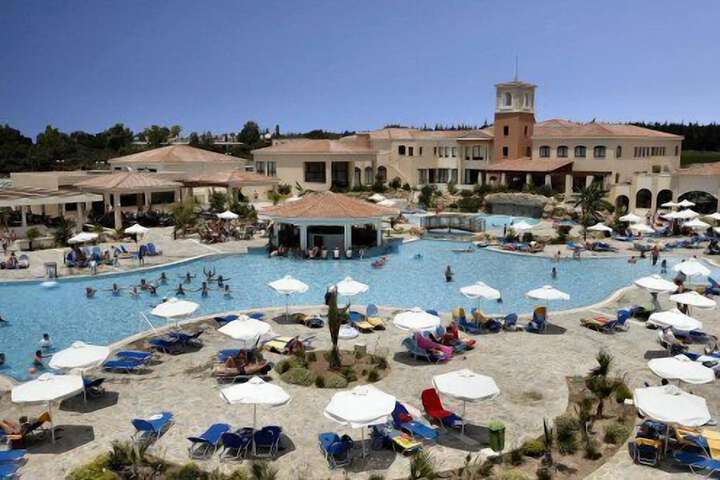 Hotel with Pool