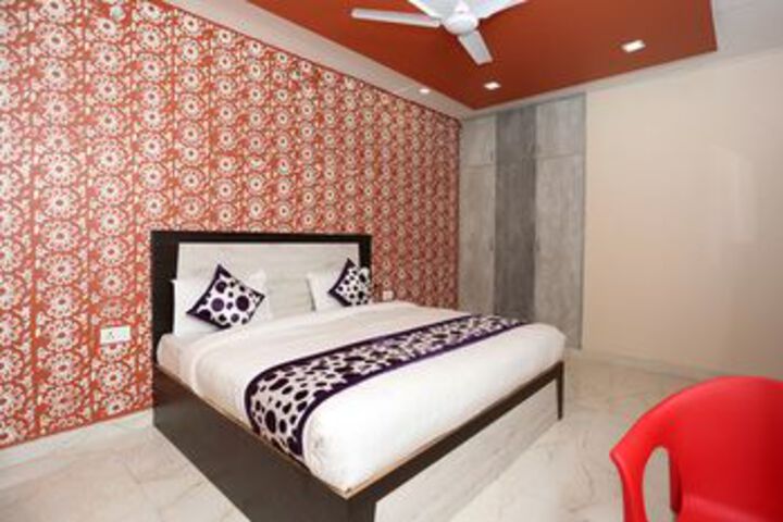 Room 8 of 24