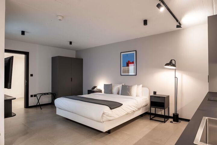 Room 8 of 87