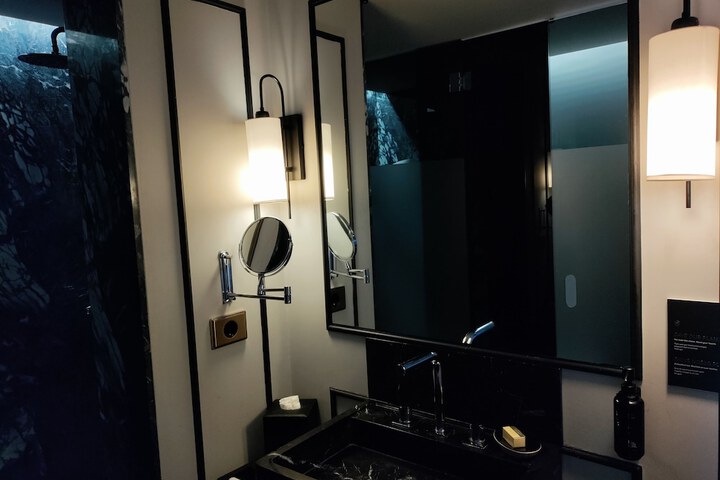 Room 120 of 147