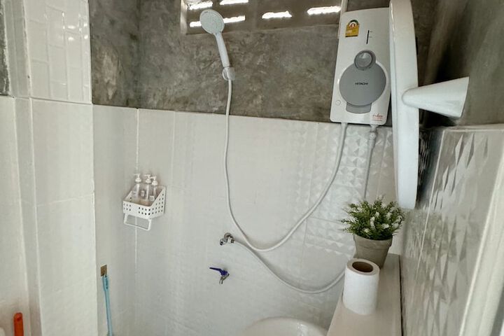 Room 14 of 28
