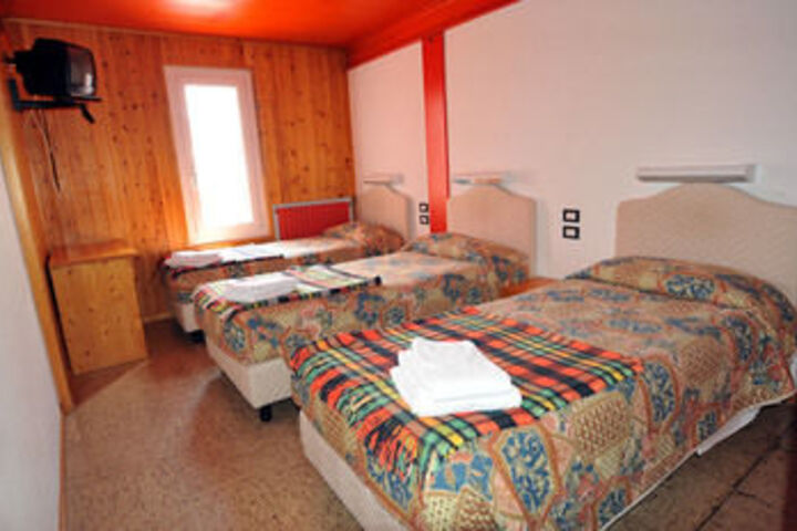 Room 9 of 18