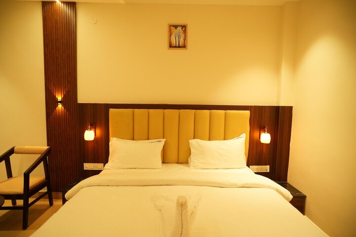 Room 6 of 12