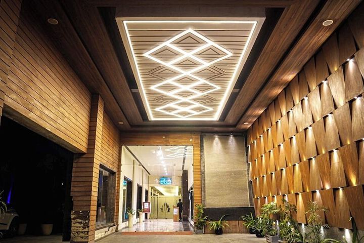 Ballroom/Hall 18 of 31