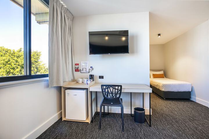 Room 2 of 31