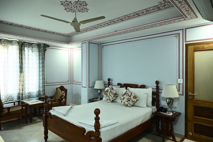Room 10 of 32
