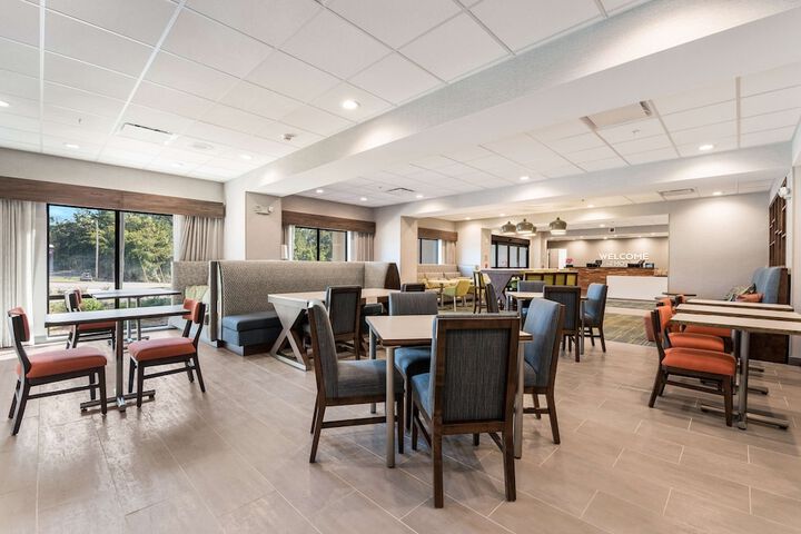 Breakfast/Coffee Service 24 of 33