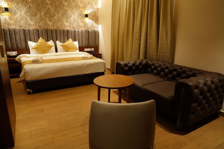 Room 13 of 87