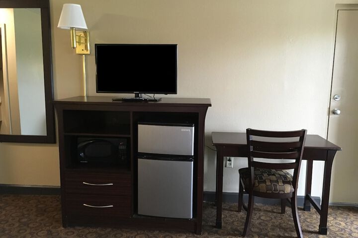 1 King Bed Suite (3 of 4)