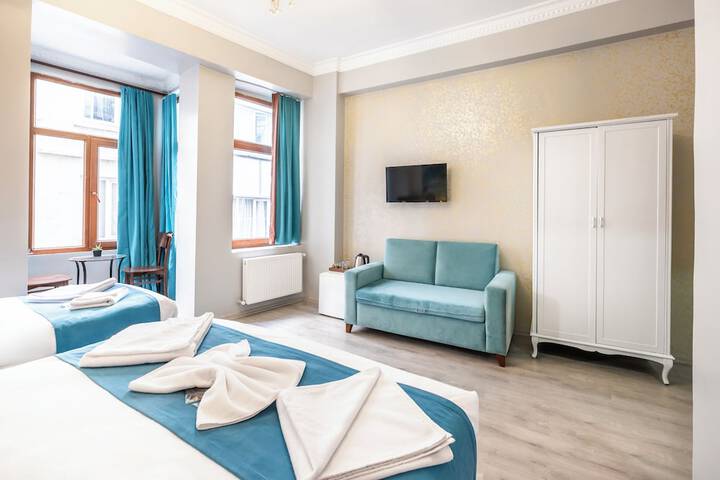 Room 3 of 28