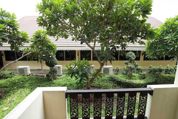 Hotel Exterior 71 of 72