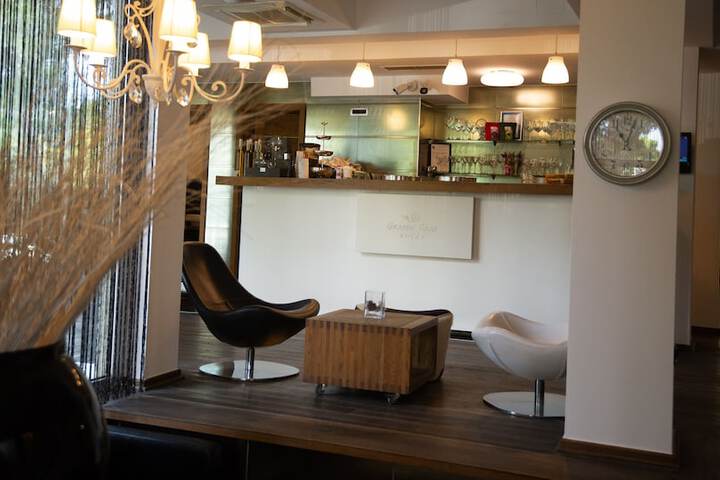 Lounge 55 of 67