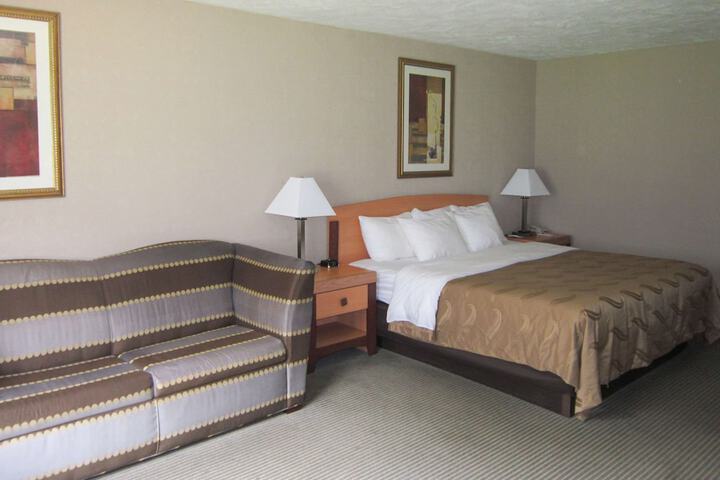 1 King Bed (6 of 23)