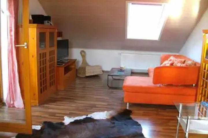 Room 2 of 8