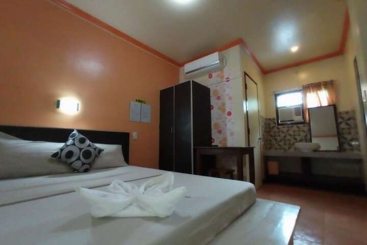 Room 14 of 38