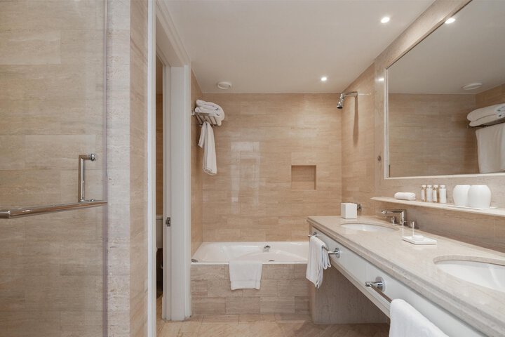 Room 114 of 182