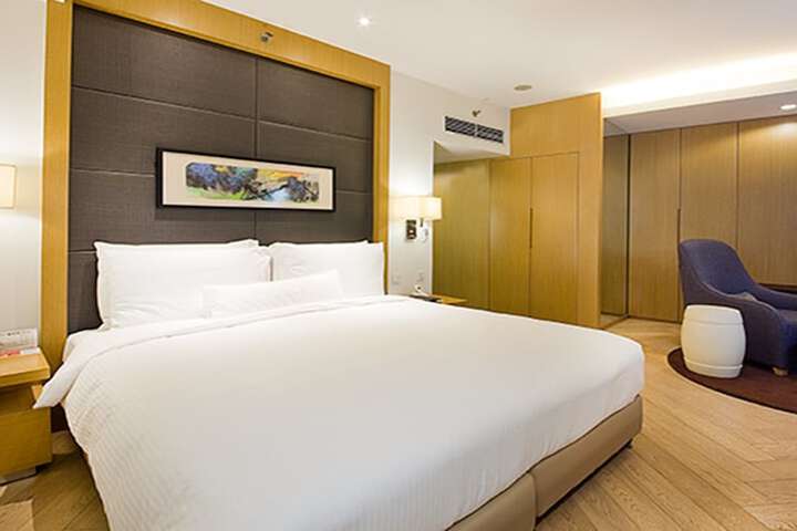 Room 16 of 95