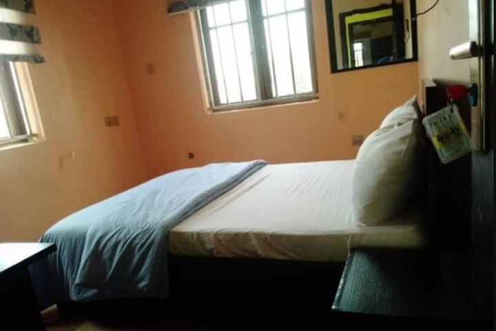 Room 4 of 11