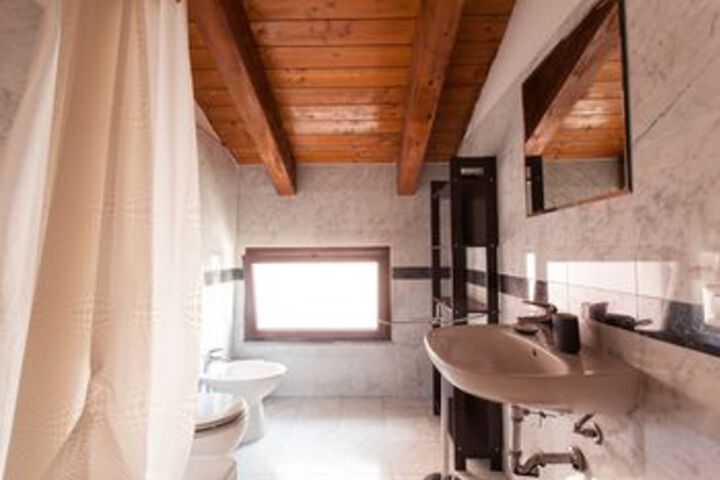 Room 4 of 11
