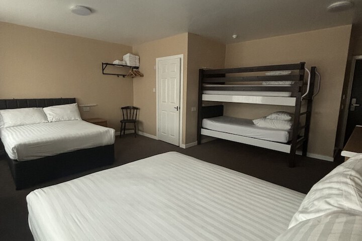 Room 27 of 58