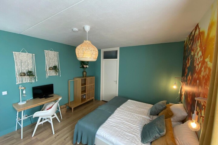 Room 13 of 32