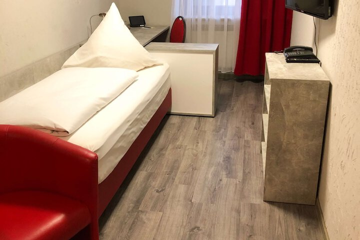 Room 6 of 55