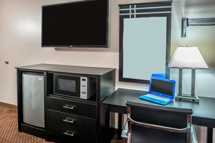 Premier Queen Bed (1 of 6)