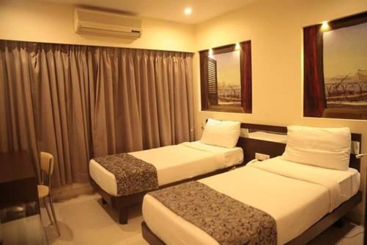 Room 9 of 24
