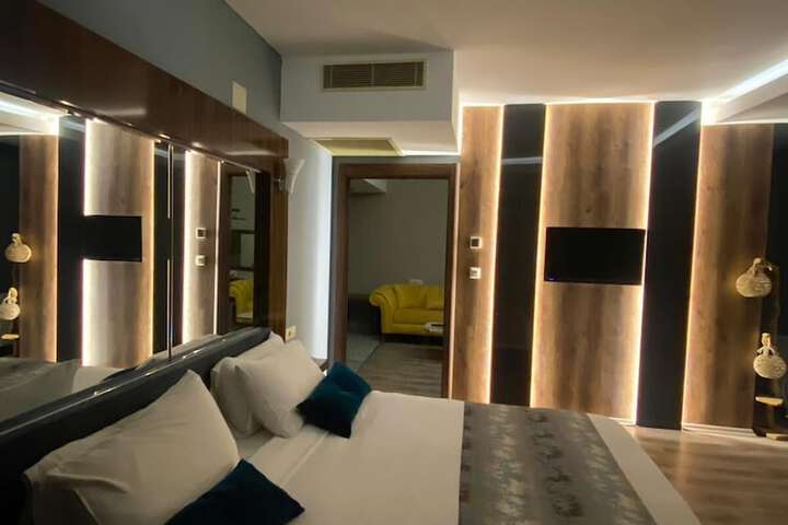 Room 13 of 64