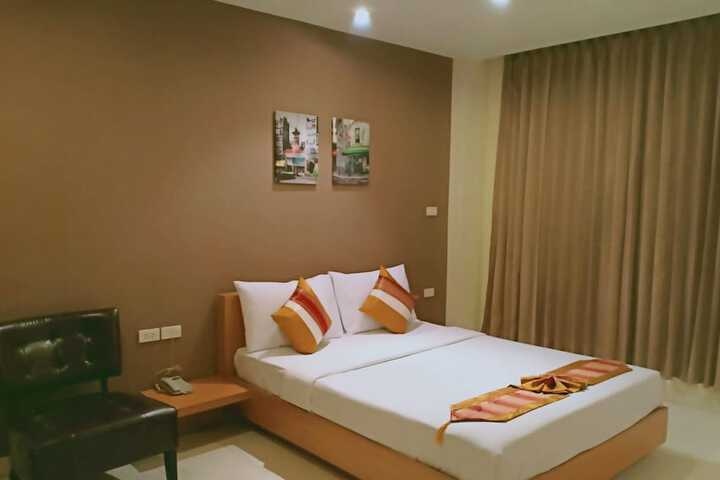 Room 9 of 35